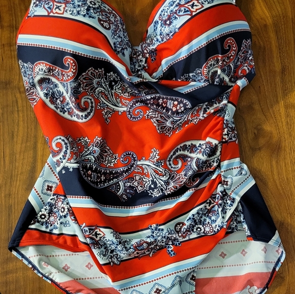 Liz Claiborne, size 16, one piece swimsuit, like new - Picture 3 of 5